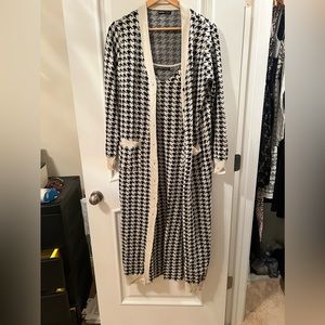 NWOT 2 piece houndstooth set